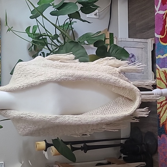 Scarf...wrap - Picture 3 of 4